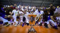 Jogadores do Cruzeiro comemoram o tetracampeonato mundial de clubes de vôlei em Betim