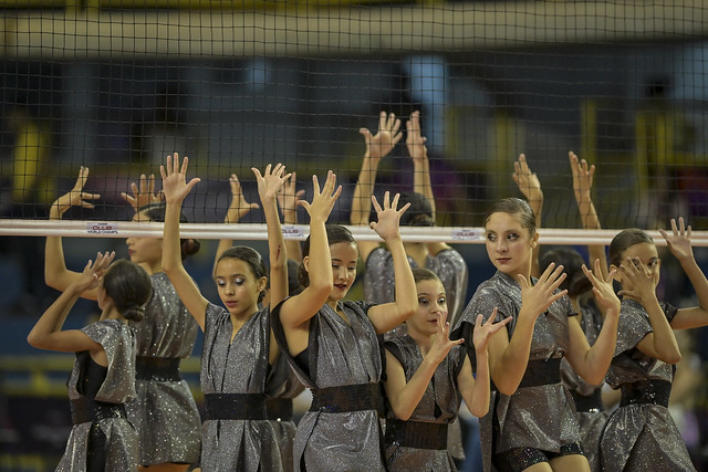 Apresentações artísticas durante intervalo de partida do Mundial de Clubes de Vôlei em Betim (MG )