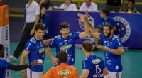 Jogadores do Sada Cruzeiro em partida da Superliga de Vôlei