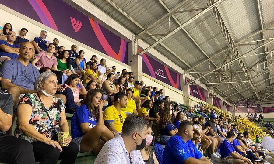 Torcida em partida do Mundial de Clubes de Vôlei masculino