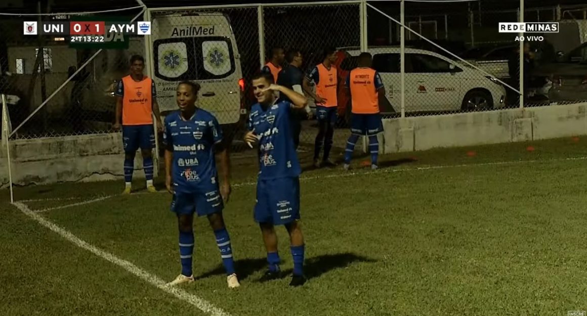 Jogadores comemoram gol do Aymorés contra o União Luziense em partida da sexta rodada do Módulo 2 do Campeonato Mineiro
