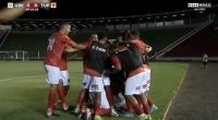 Jogadores do Tupynambás comemoram gol em partida contra o Uberlândia