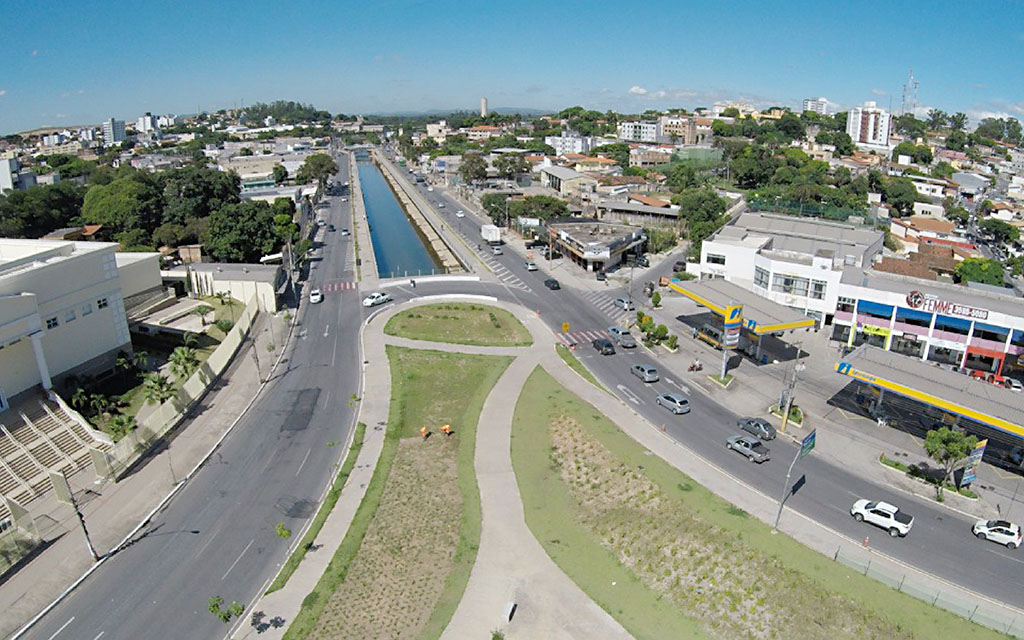 Imagem aérea da Praça do Encontro e parte da região central de Betim (MG)