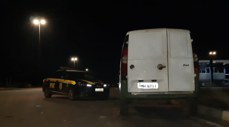 Após acidente, PRF recupera veículo com queixa de roubo em Betim (Imagem PRF Divulgação)