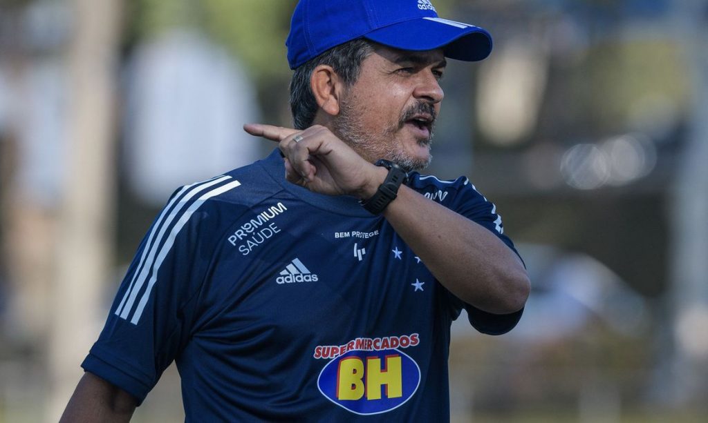 Técnico Ney Franco em treinamento no Cruzeiro