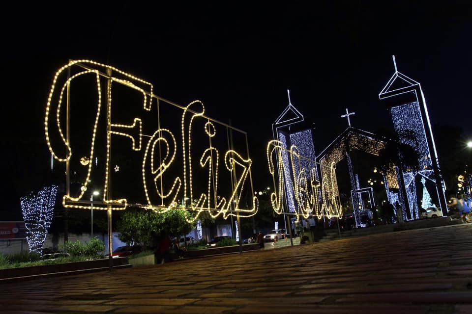 14.dez.2020 - Decoração de natal é inaugurada em Betim, na região metropolitana de Belo Horizonte (Imagem PMB/Divulgação)