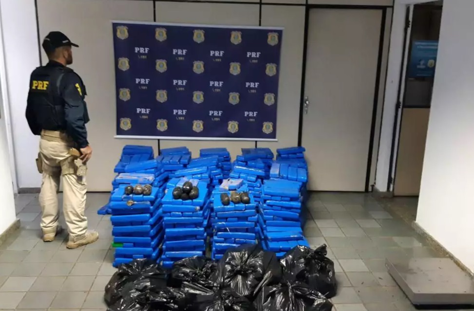 PRF apreende mais de 800 kg de drogas em Betim (Imagem PRF/Divulgação)