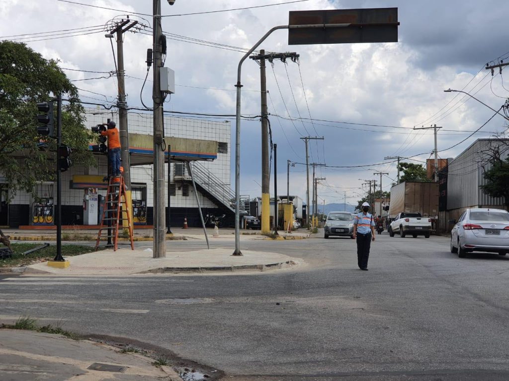 Prefeitura de Betim instala novos semáforos no bairro Brasileia (Imagem PMB/Divulgação)
