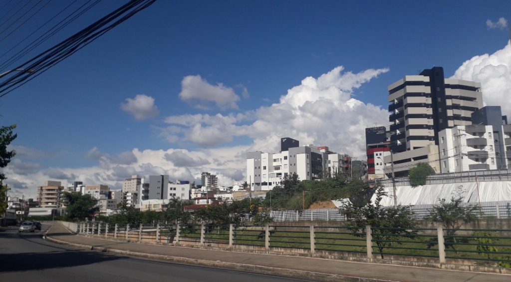 Vista do bairro Ingá em Betim a partir da avenida Edmeia Matos Lazzarotti (Imagem Agenda Betim)