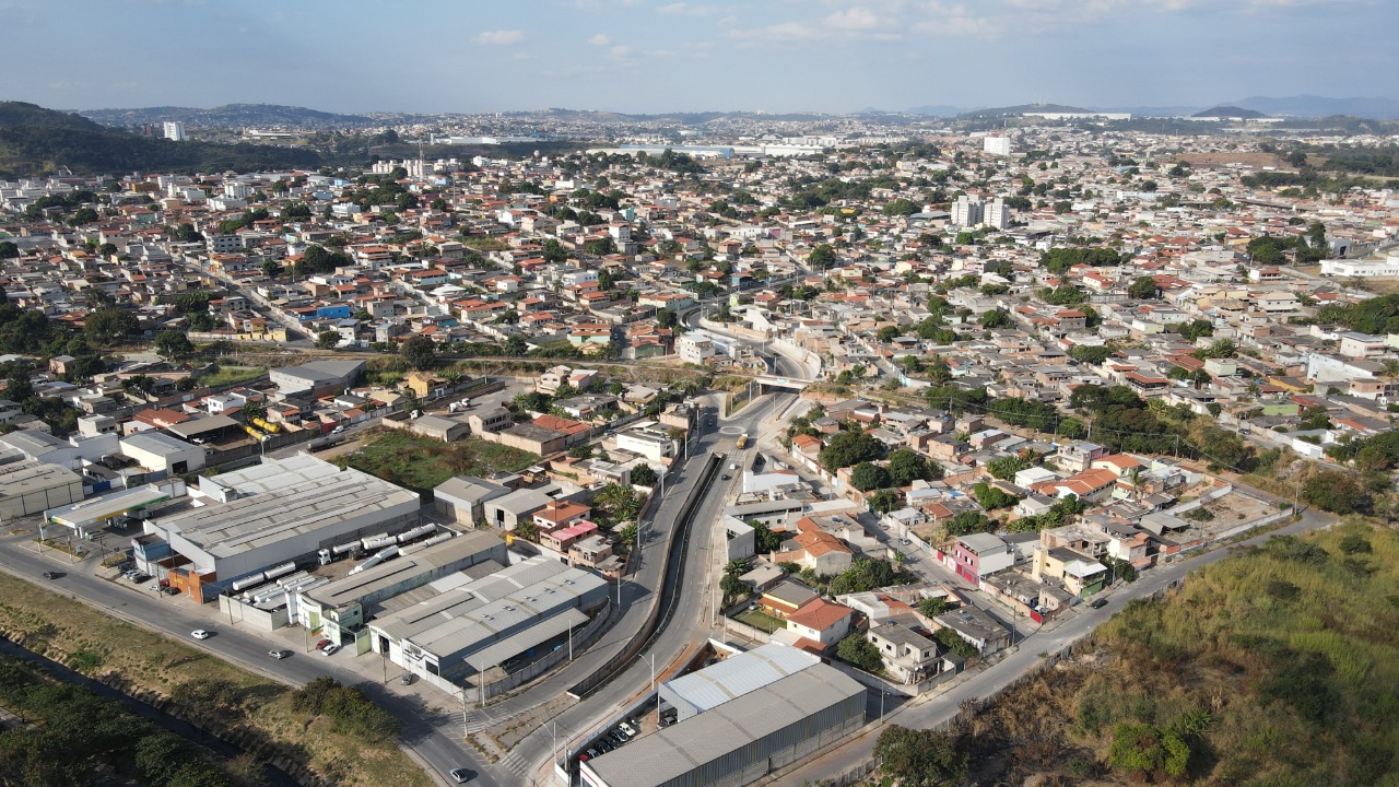 Vista aérea do bairro Dom Bosco, da regional Alterosas, em Betim, a partir da avenida Juiz Marco Túlio Isaac