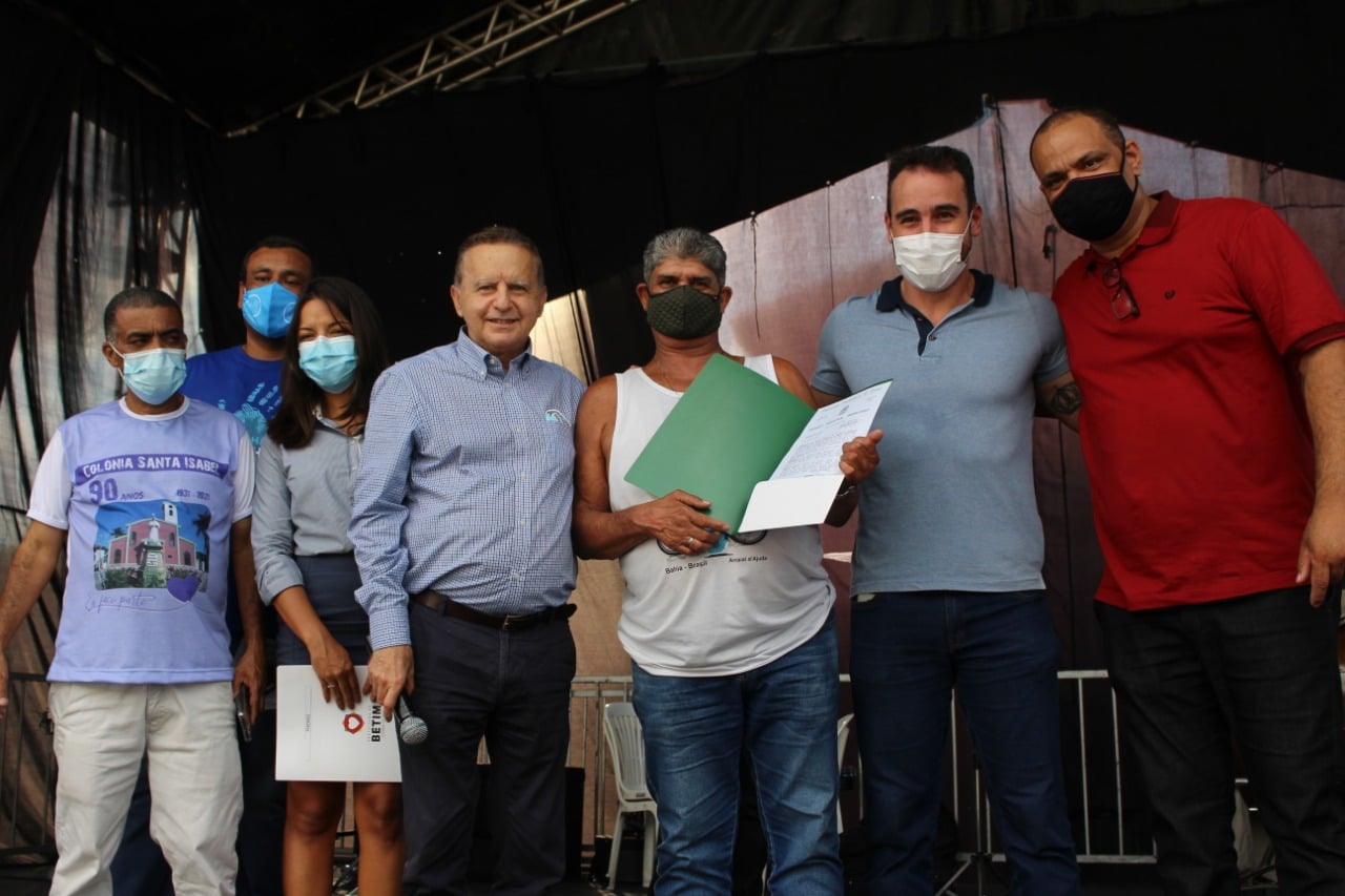 Prefeitura de Betim entrega título de propriedade de imóveis na Colônia Santa Isabel