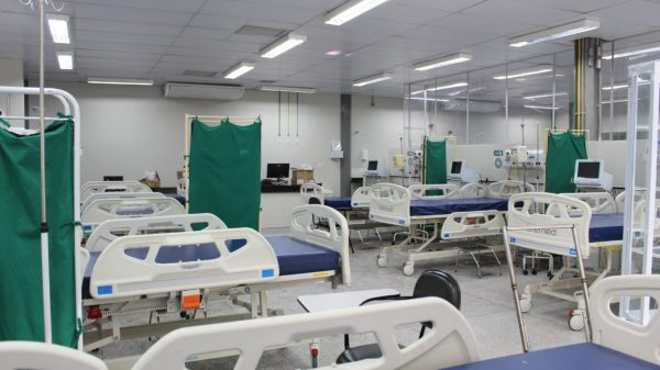 Ala no Hospital Regional de Betim recebe estrutura para cuidados intensivos de covid