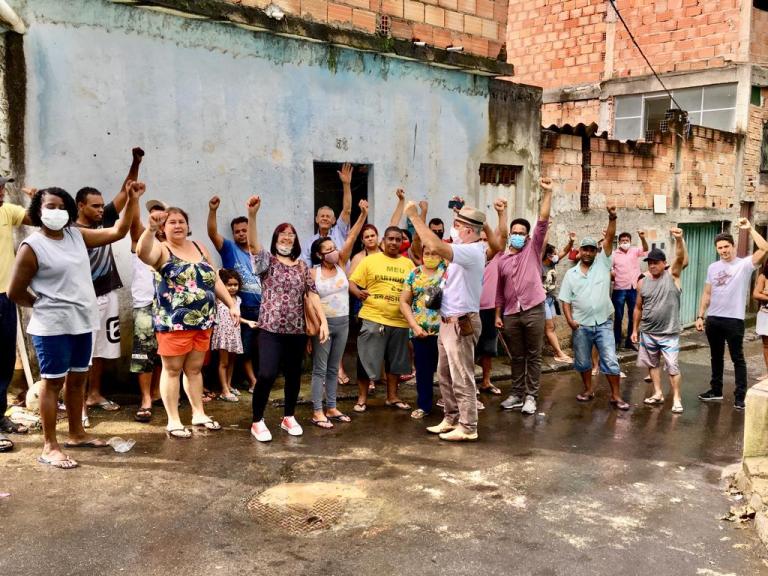 Moradores protestam contra decisão do TJMG para demolir casas no Beco Fagundes em Betim