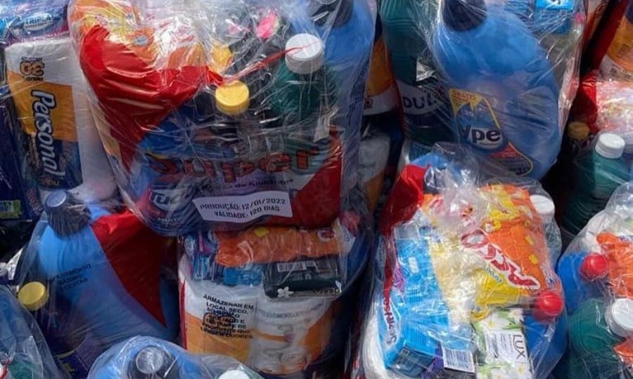 Kits de limpeza são distribuídos em Betim