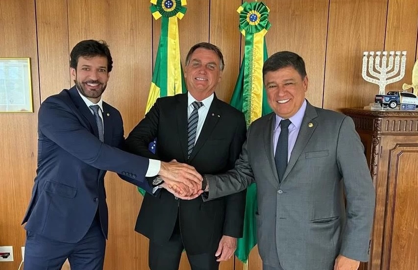 Carlos Viana ao lado presidente Jair Bolsonaro e de Marcelo Álvaro Antônio