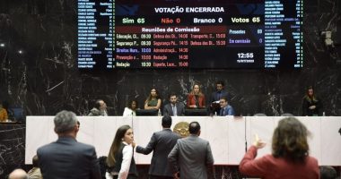 Deputados em reunião na Assembleia Legislativa de Minas Gerais