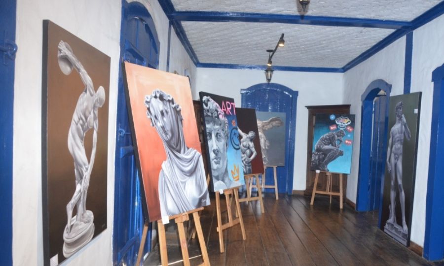 Exposição em Betim traz esculturas icônicas em óleo sobre tela na Casa da Cultura Josephina Bento